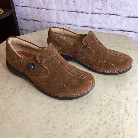 Clarks Unstructured Suede Slip-on Shoe - Picture 2 of 8